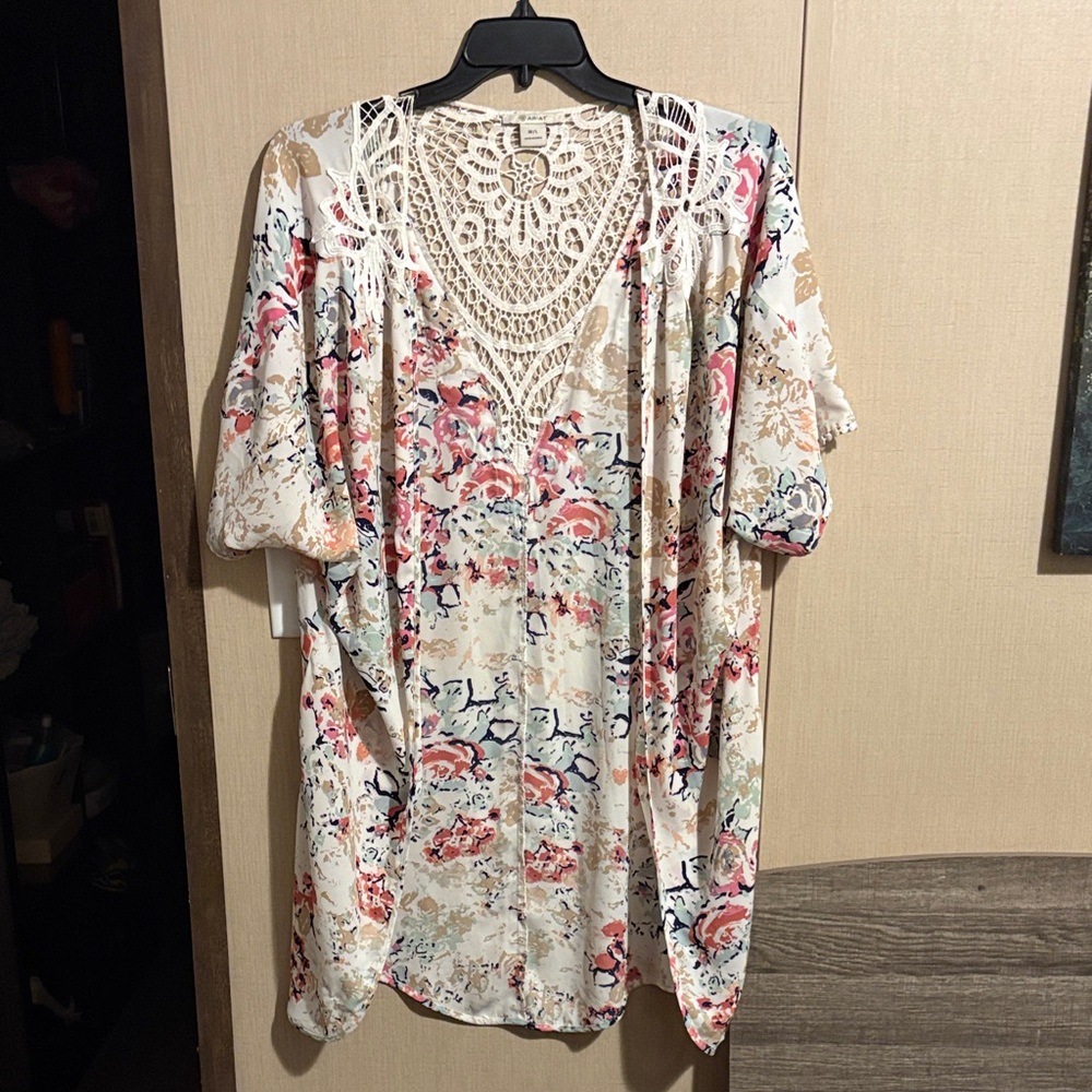 Ariat Floral Lace Cape - Multicolor